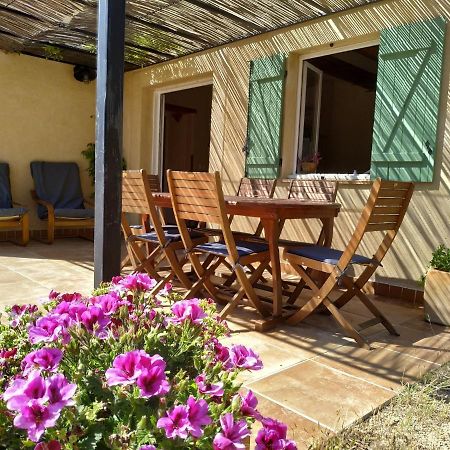 Villa L'Arbre à soleil Aigues-Vives  Exterior foto