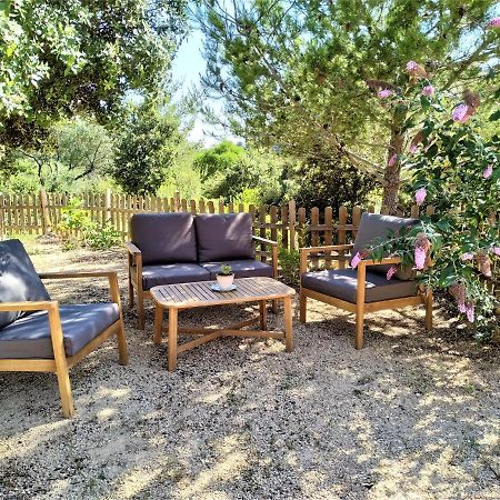 Villa L'Arbre à soleil Aigues-Vives  Exterior foto