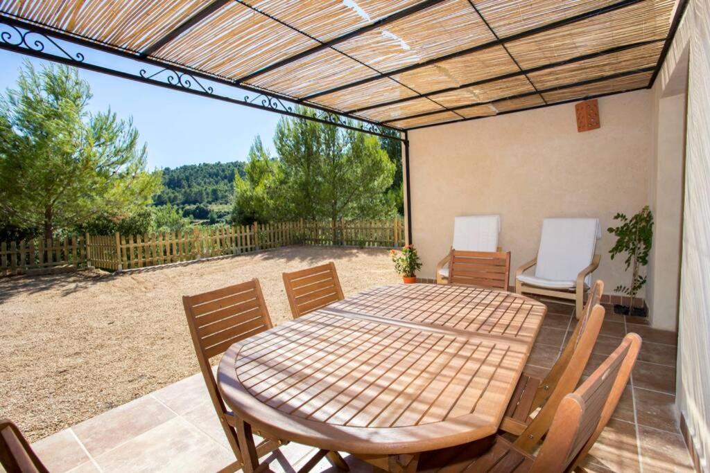 Villa L'Arbre à soleil Aigues-Vives  Exterior foto