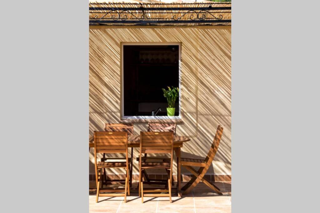 Villa L'Arbre à soleil Aigues-Vives  Exterior foto