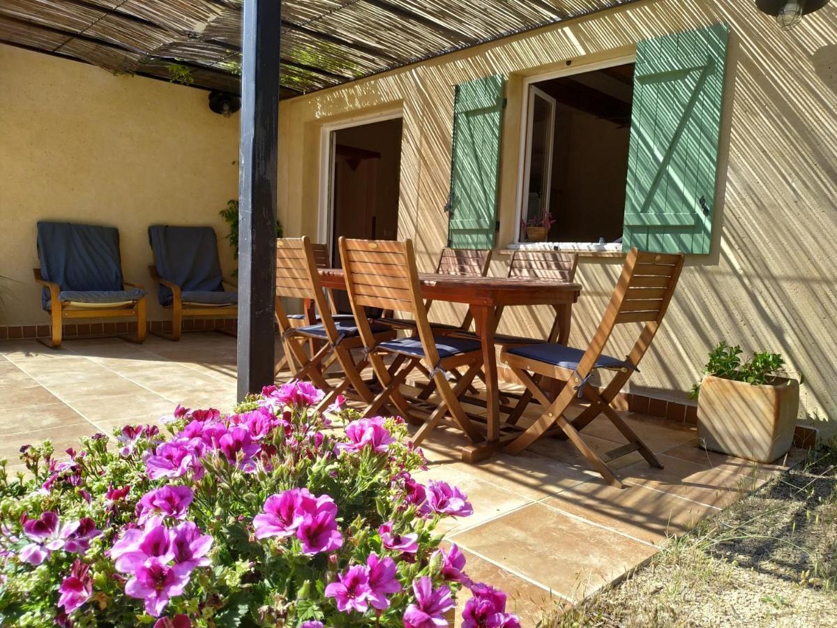 Villa L'Arbre à soleil Aigues-Vives  Exterior foto
